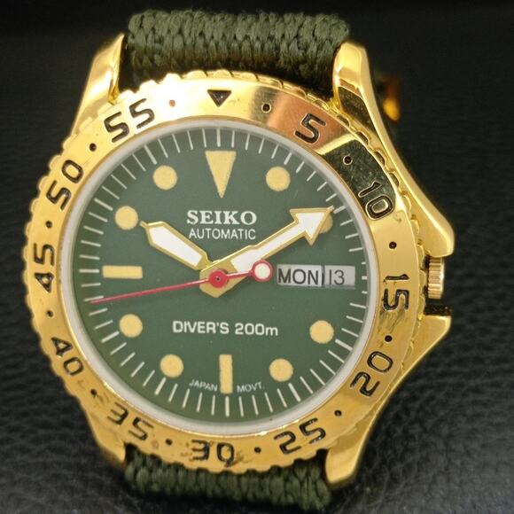 Vintage 1981 Seiko Diver Automatic Mens Gold Watch W/daydate & Green accents - Picture 3 of 9